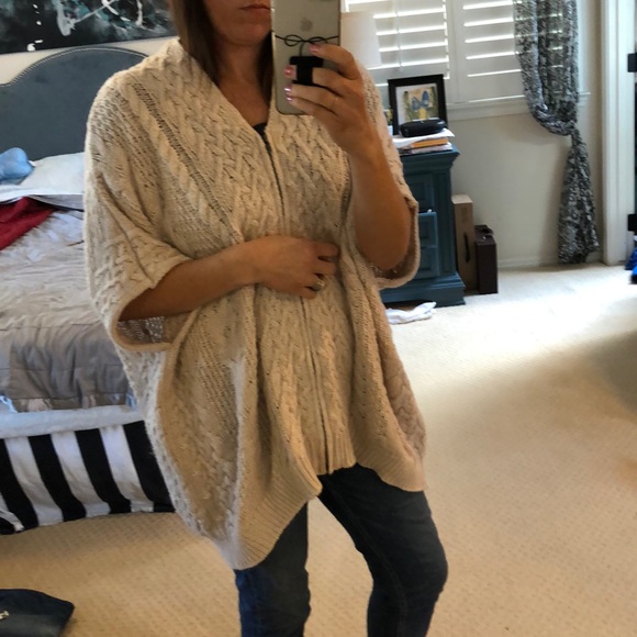 Love Stitch Sweaters - Lovestitch oversized cardigan sweater. Cream M/L